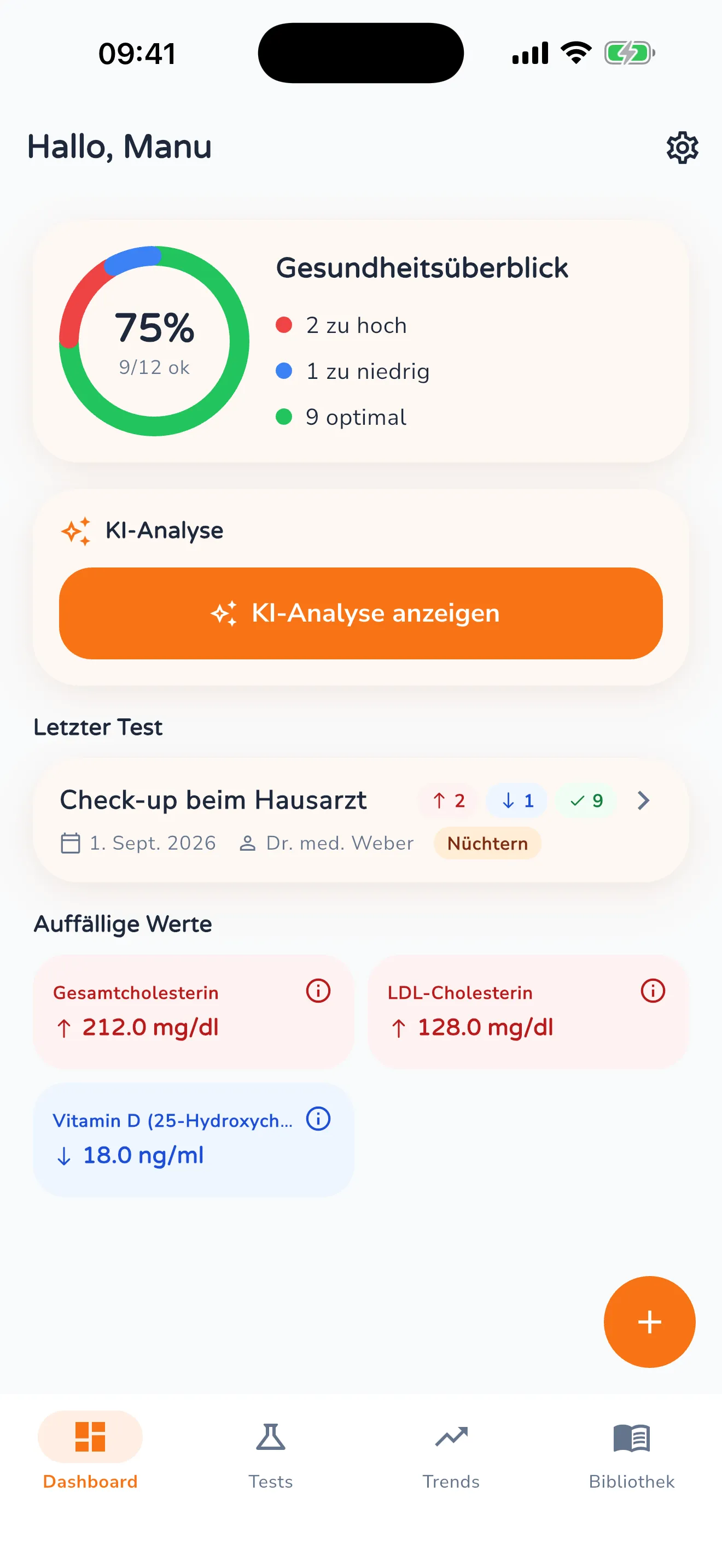 App-Dashboard mit Gesundheits-Überblick bei 75 Prozent, dem letzten Test und drei auffälligen Werten: Gesamtcholesterin und LDL zu hoch, Vitamin D zu niedrig