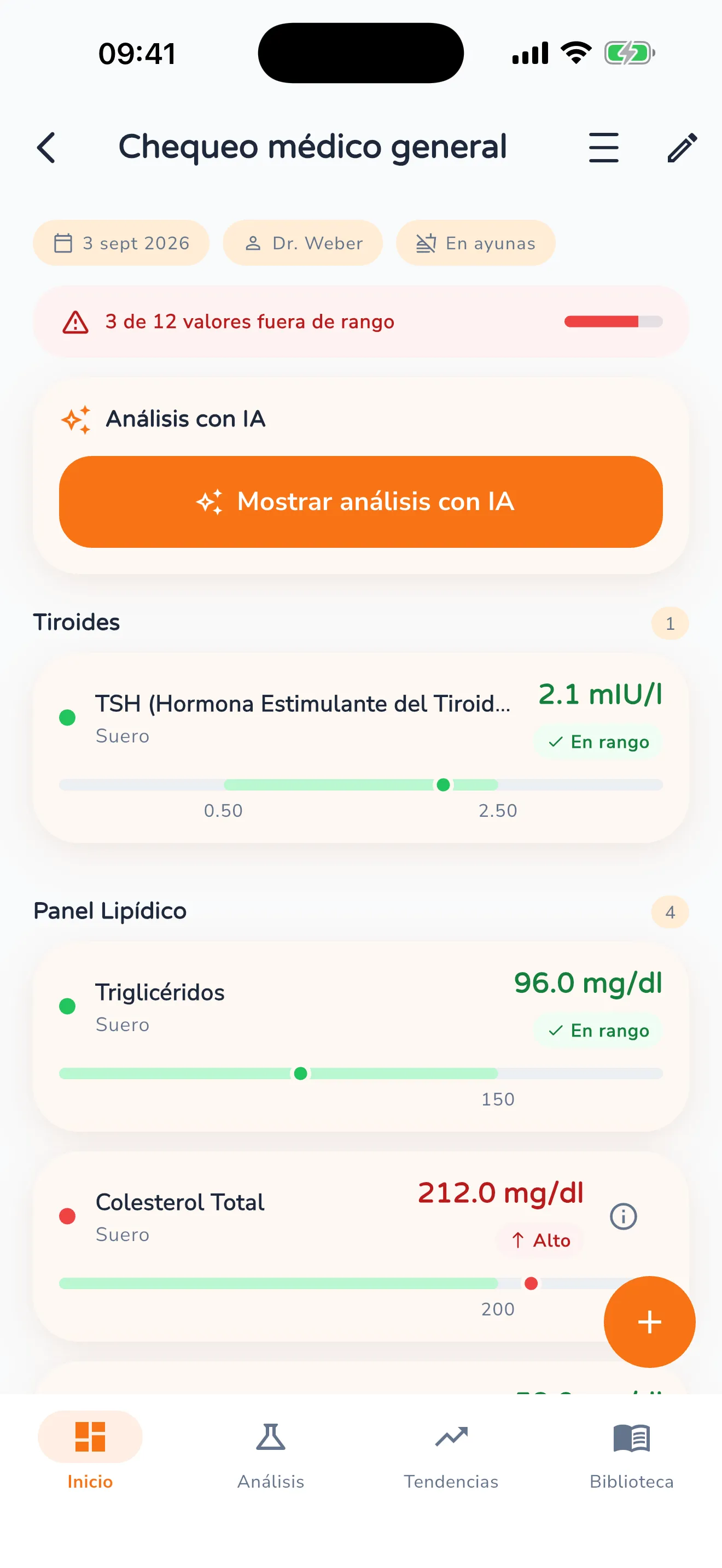 Vista de detalle de una entrada de laboratorio con el aviso «3 de 12 valores fuera de rango», el grupo de tiroides abierto y cada valor con su barra de referencia